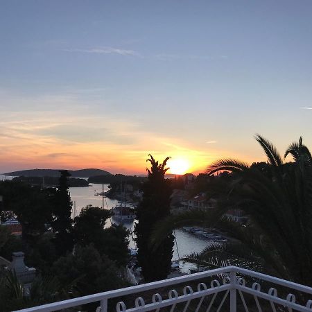 Apartment In Maslinica 70M From The Sea ภายนอก รูปภาพ