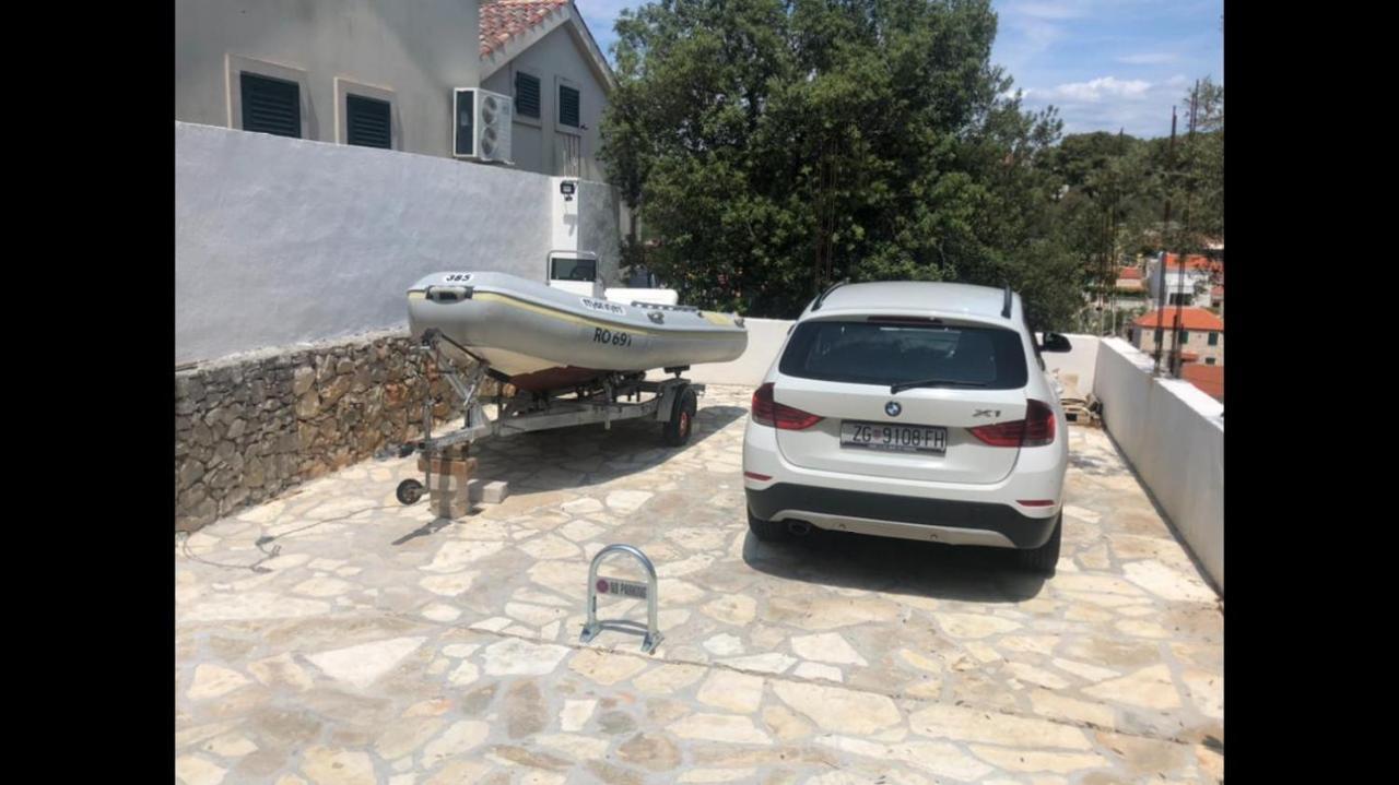 Apartment In Maslinica 70M From The Sea ภายนอก รูปภาพ