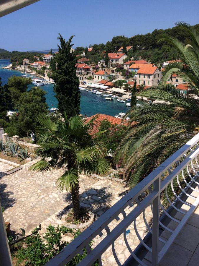 Apartment In Maslinica 70M From The Sea ภายนอก รูปภาพ