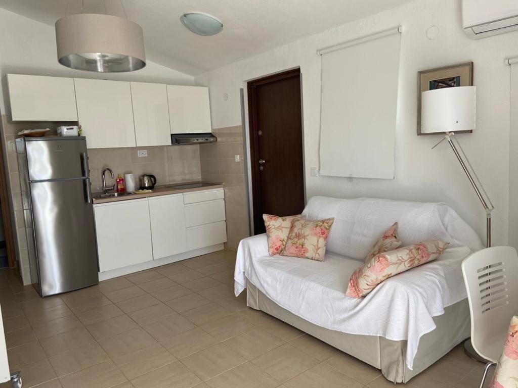 Apartment In Maslinica 70M From The Sea ภายนอก รูปภาพ