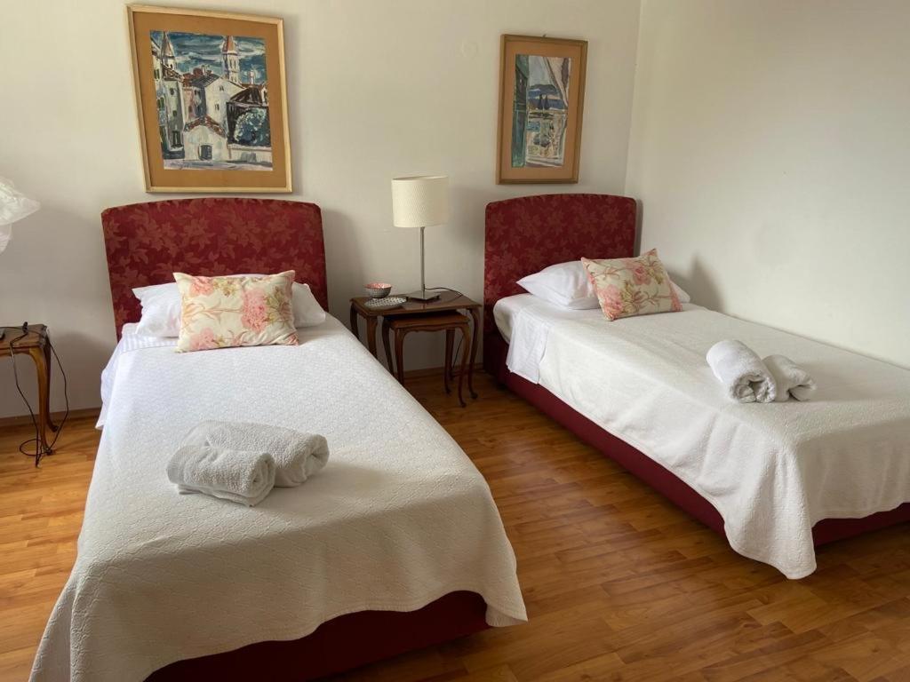 Apartment In Maslinica 70M From The Sea ภายนอก รูปภาพ
